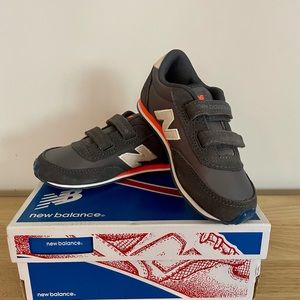 NIB New Balance 410 Velcro No Lace Little Kid Toddler Sneakers, Gray, Orange, 9